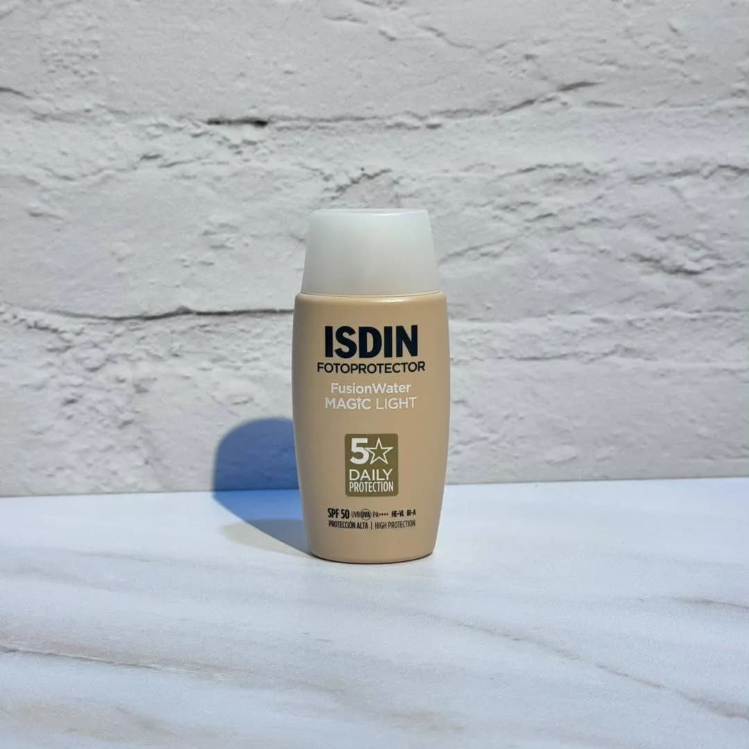 ضد آفتاب رنگی ایزدین مدل لایت ISDIN Fotoprotector Fusion Water SPF 50 Light — تصویر ۴