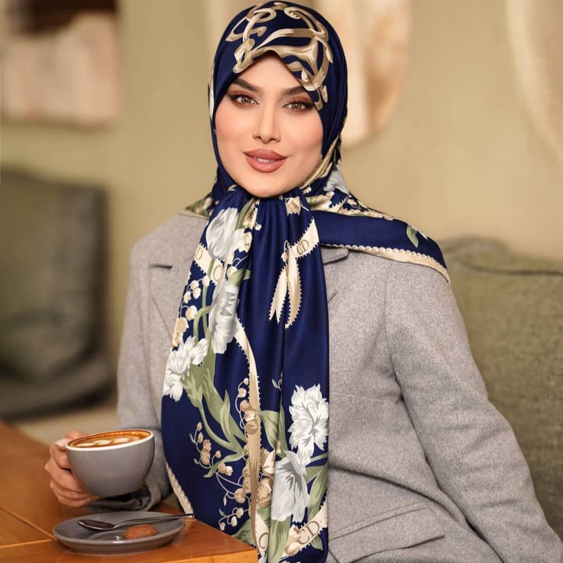 روسری زنانه مدل ابریشم توییل کد ۱۴۰×۱۴۰ — تصویر ۳