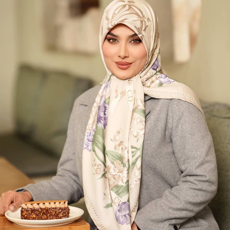 روسری زنانه مدل ابریشم توییل کد ۱۴۰×۱۴۰ — تصویر ۵