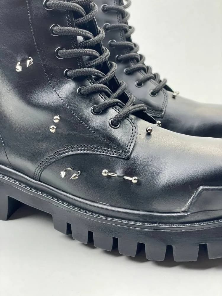 کد 2917 بوت چرم بالنسیاگا BALENCIAGA مشکی مات پیرسینک — تصویر ۵