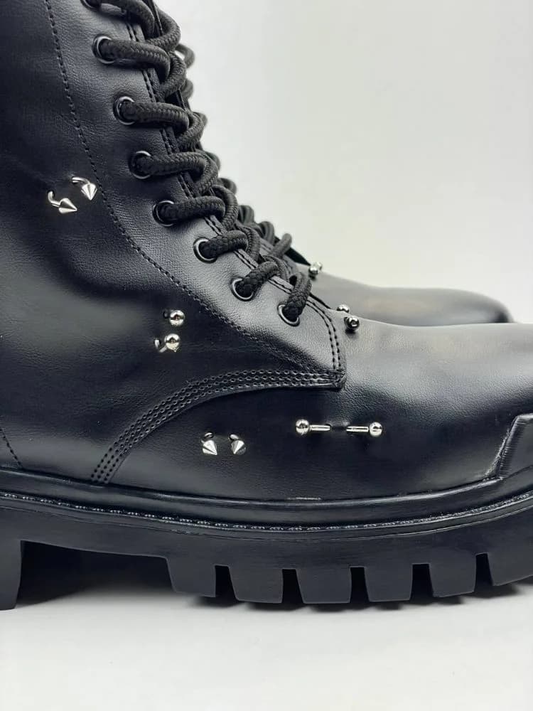 کد 2917 بوت چرم بالنسیاگا BALENCIAGA مشکی مات پیرسینک — تصویر ۴