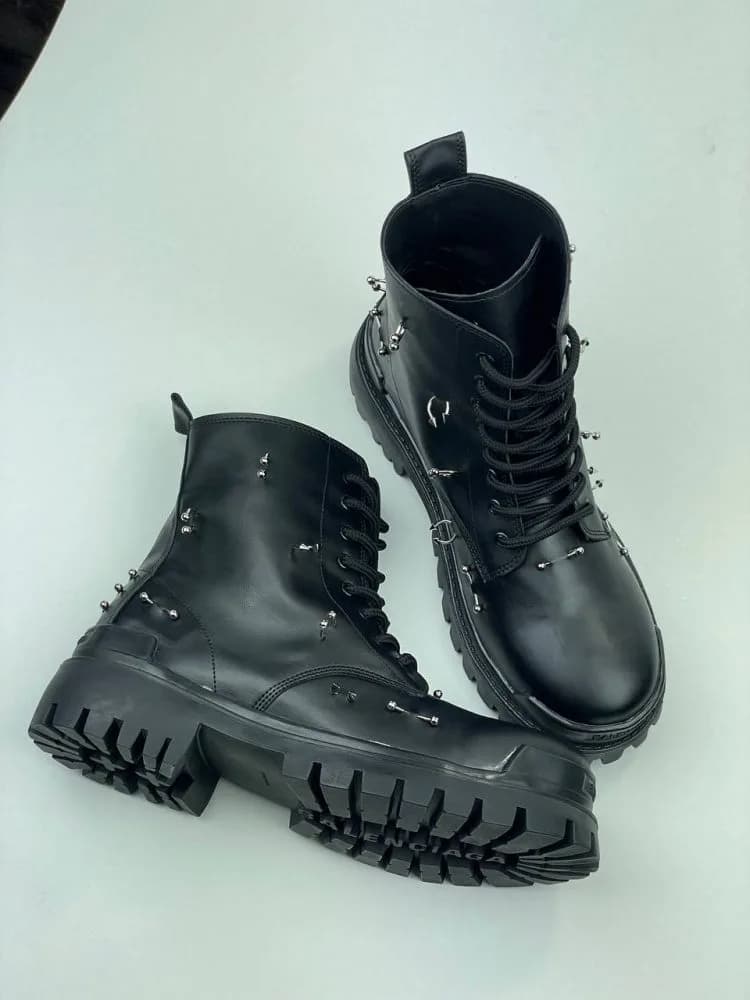 کد 2917 بوت چرم بالنسیاگا BALENCIAGA مشکی مات پیرسینک — تصویر ۲