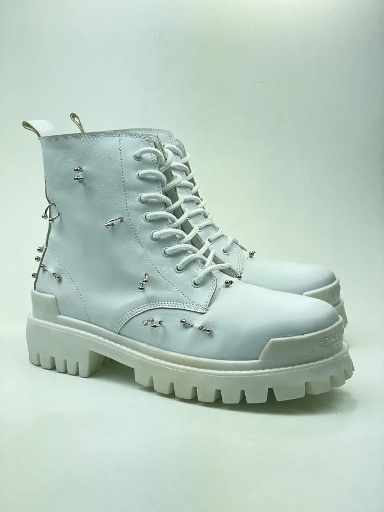 کد 2917 بوت چرم بالنسیاگا BALENCIAGA سفید مات پیرسینک — تصویر ۲