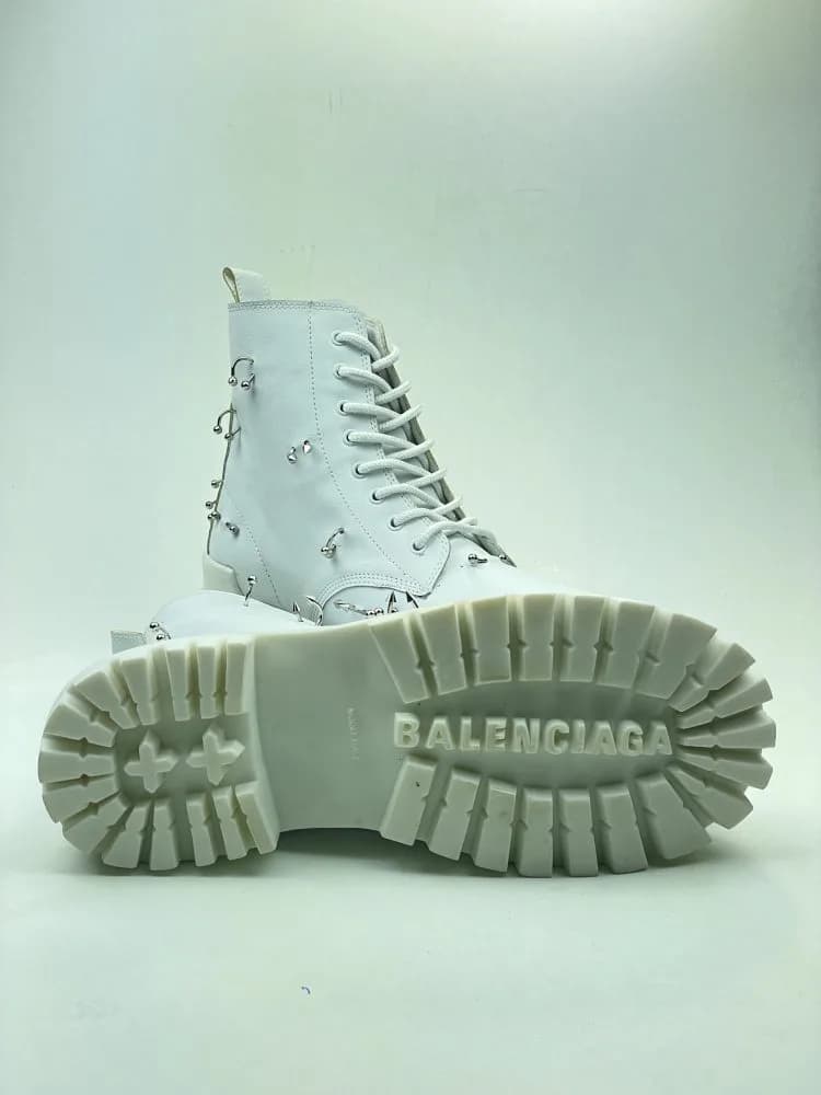 کد 2917 بوت چرم بالنسیاگا BALENCIAGA سفید مات پیرسینک — تصویر ۴