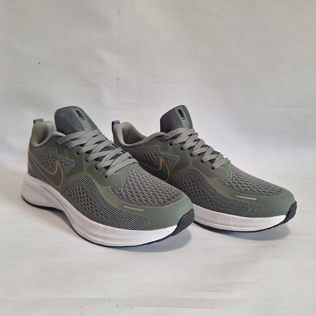 کتانی رانینگ نایک مدل A-137M — تصویر ۲