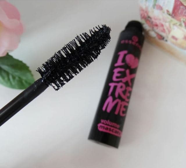 ریمل حجم دهنده اسنس مدل آی لاو اکستریم ESSENCE I LOVE EXTREME VOLUM MASCARA