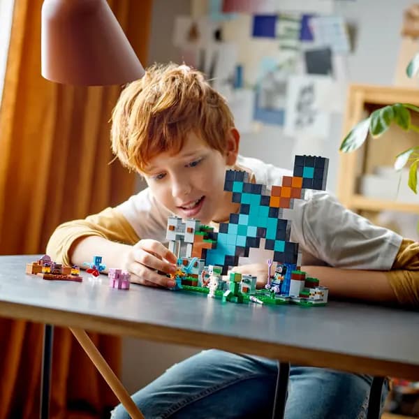 لگو Minecraft مدل The Sword Outpost 21244 — تصویر ۵