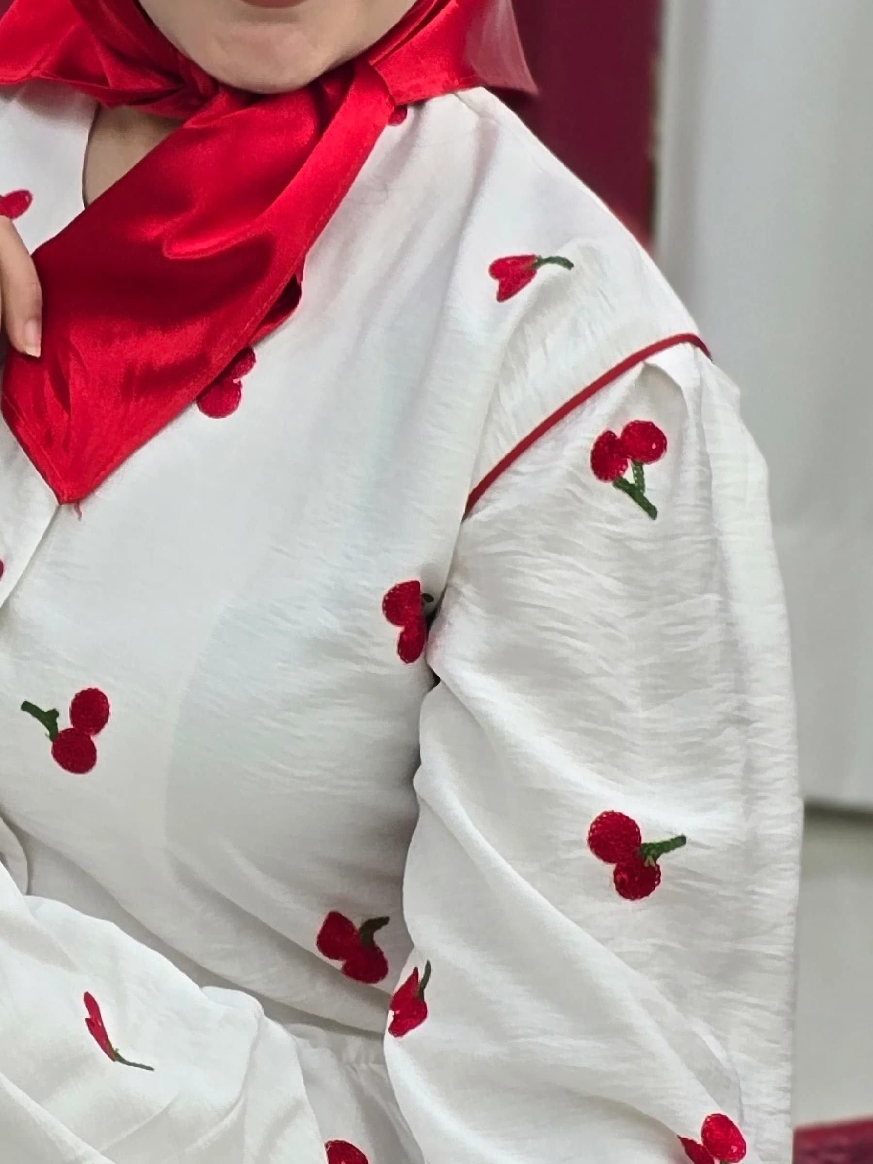 پیراهن سفید با گلدوزی گیلاس کد ws58 — تصویر ۴