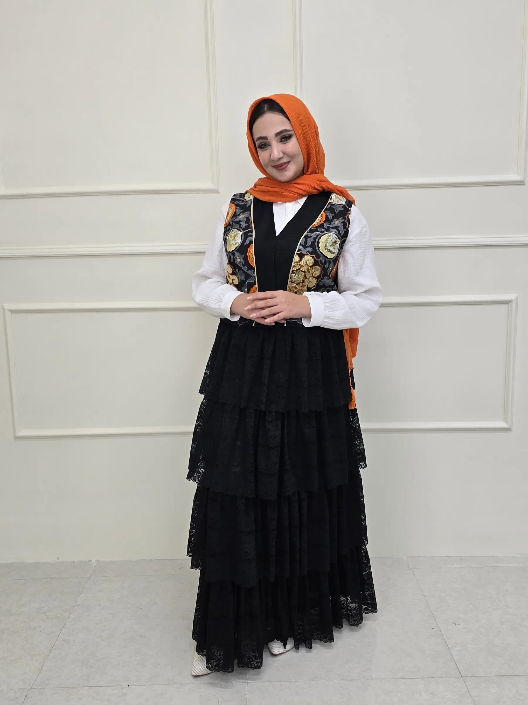 جلیقه بخارادوزی مشکی طلایی کد ws51 — تصویر ۴