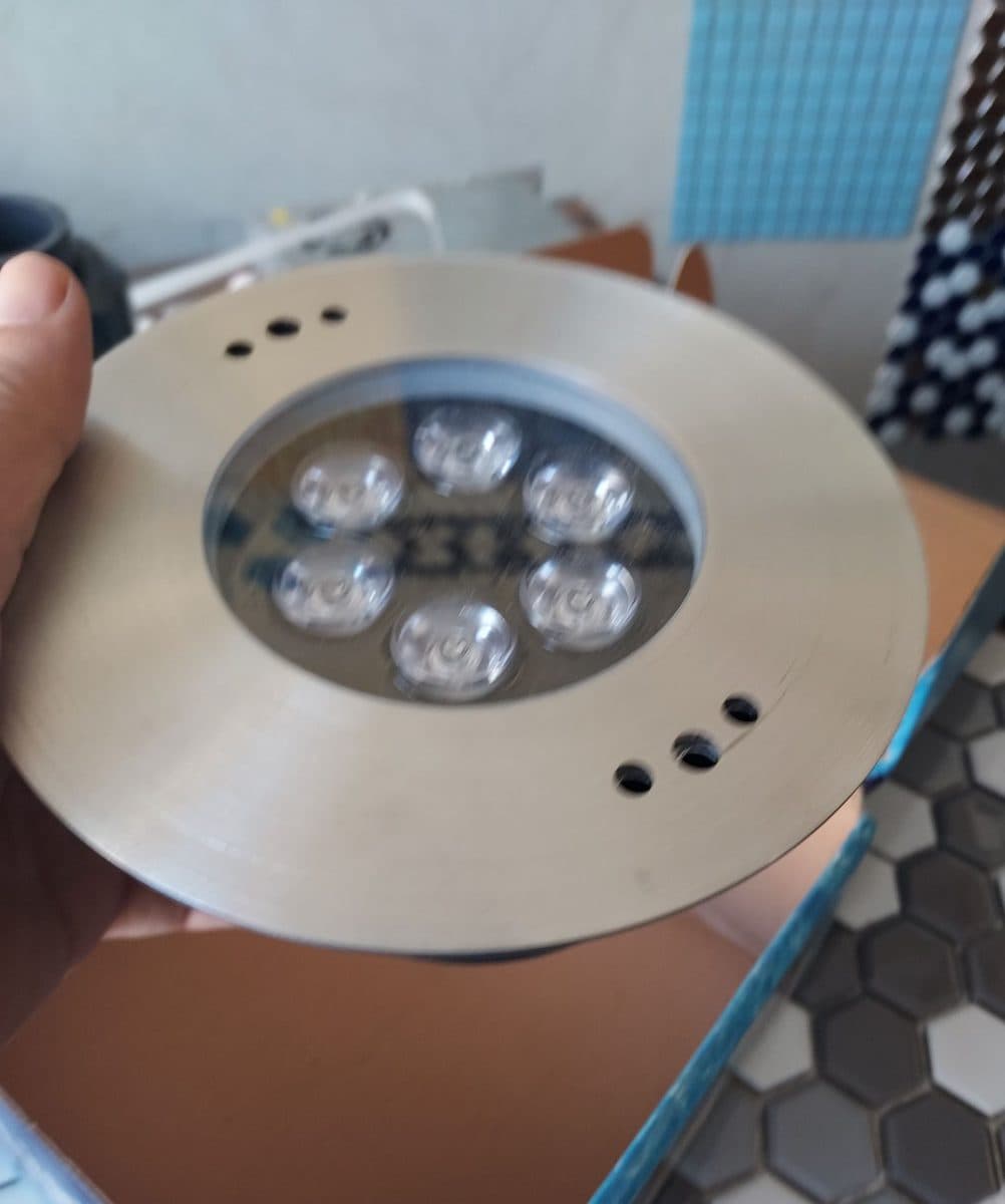 چراغ استخری توکار فول کالر ۱۲ ولت ۱۸ وات RGB دارای کنترل