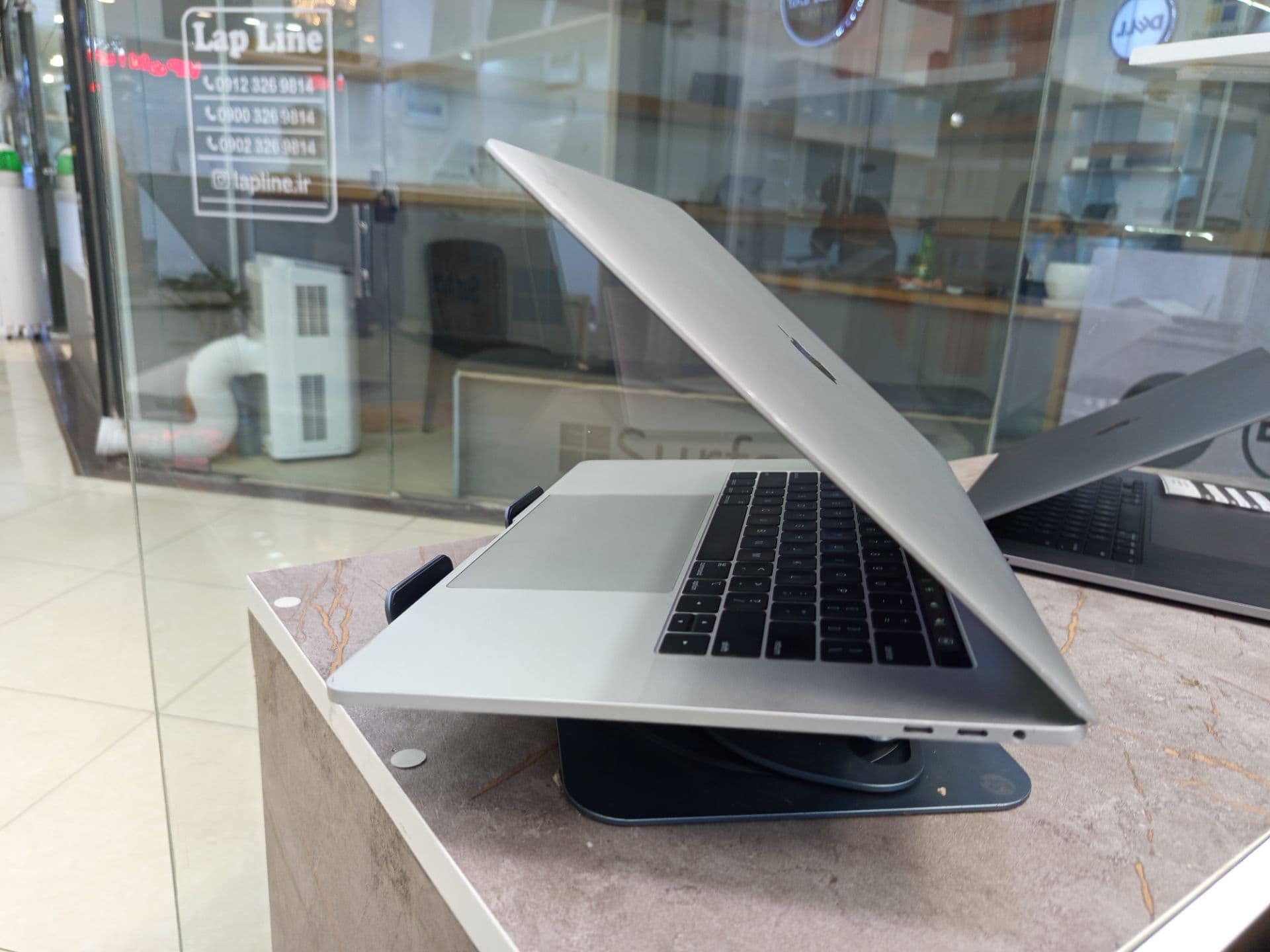 APPLE MACBOOK PRO 2019| I9-2019 | 32GB | 500SSD | 4GB REDION PRO 560 X | 15,1 2K RETINA — تصویر ۳