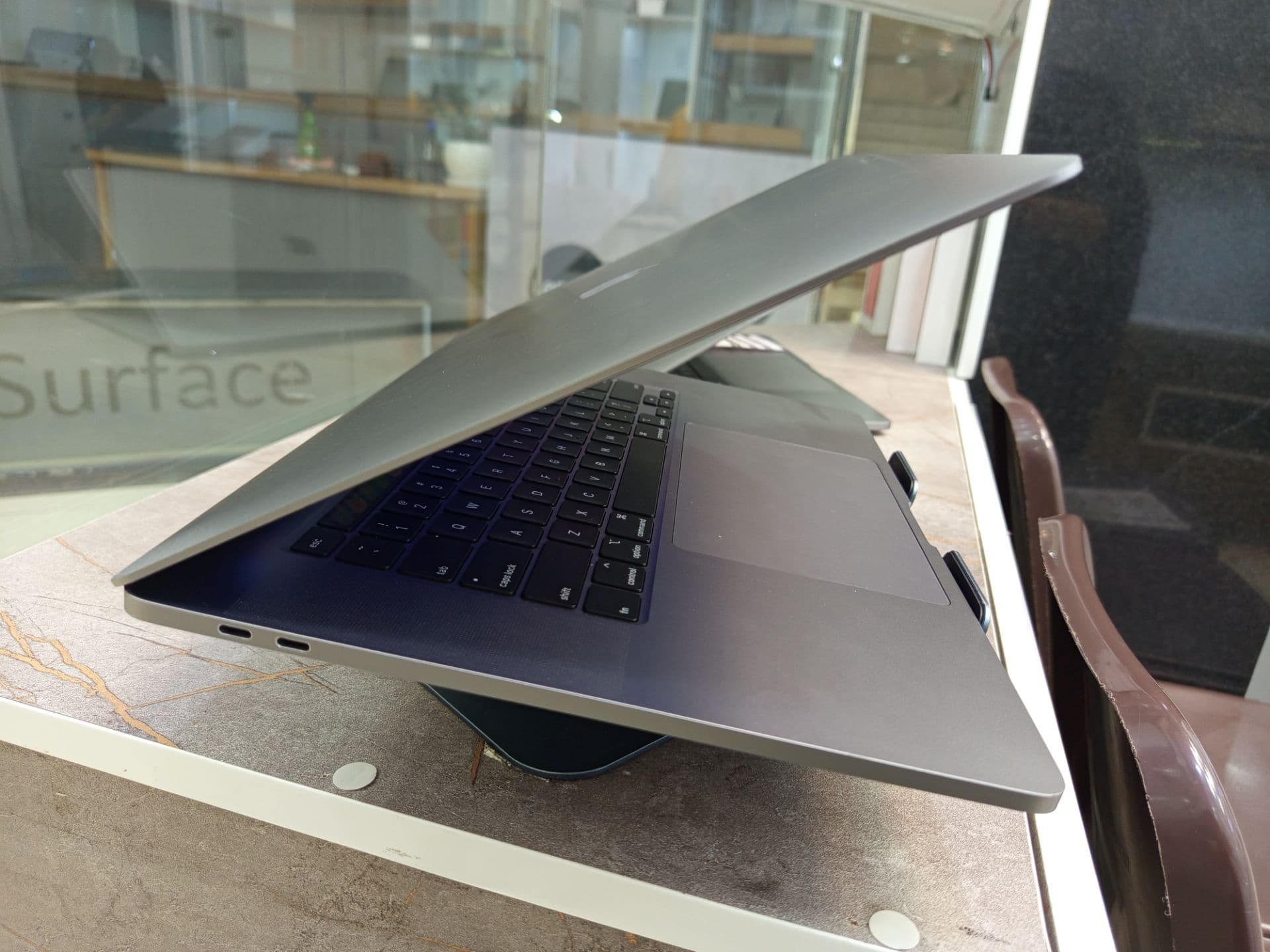 APPLE MACBOOK PRO 2019| I9-2019 | 32GB | 500SSD | 4GB REDION PRO 560 X | 15,1 2K RETINA — تصویر ۸