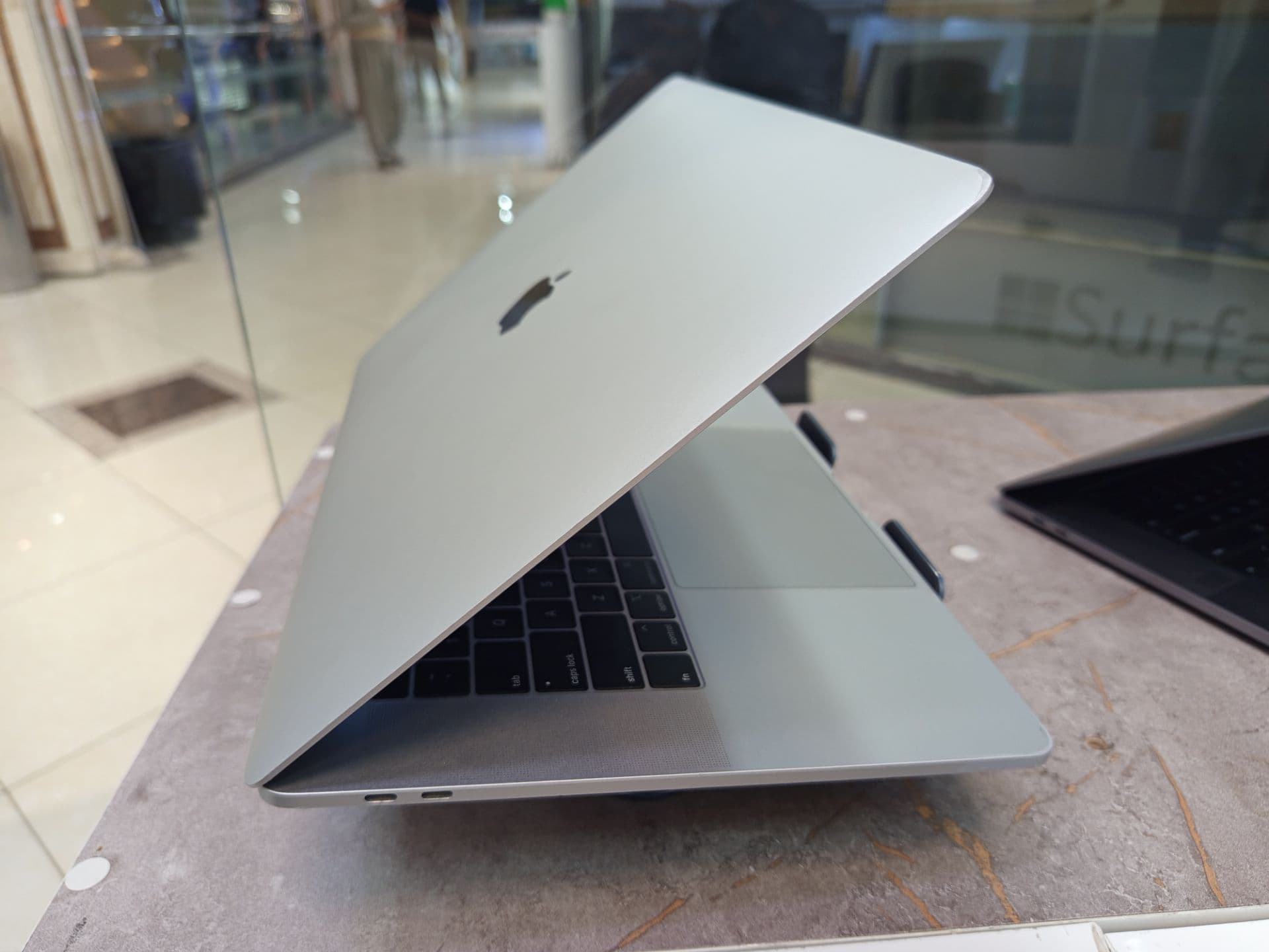 APPLE MACBOOK PRO 2019| I9-2019 | 32GB | 500SSD | 4GB REDION PRO 560 X | 15,1 2K RETINA — تصویر ۴