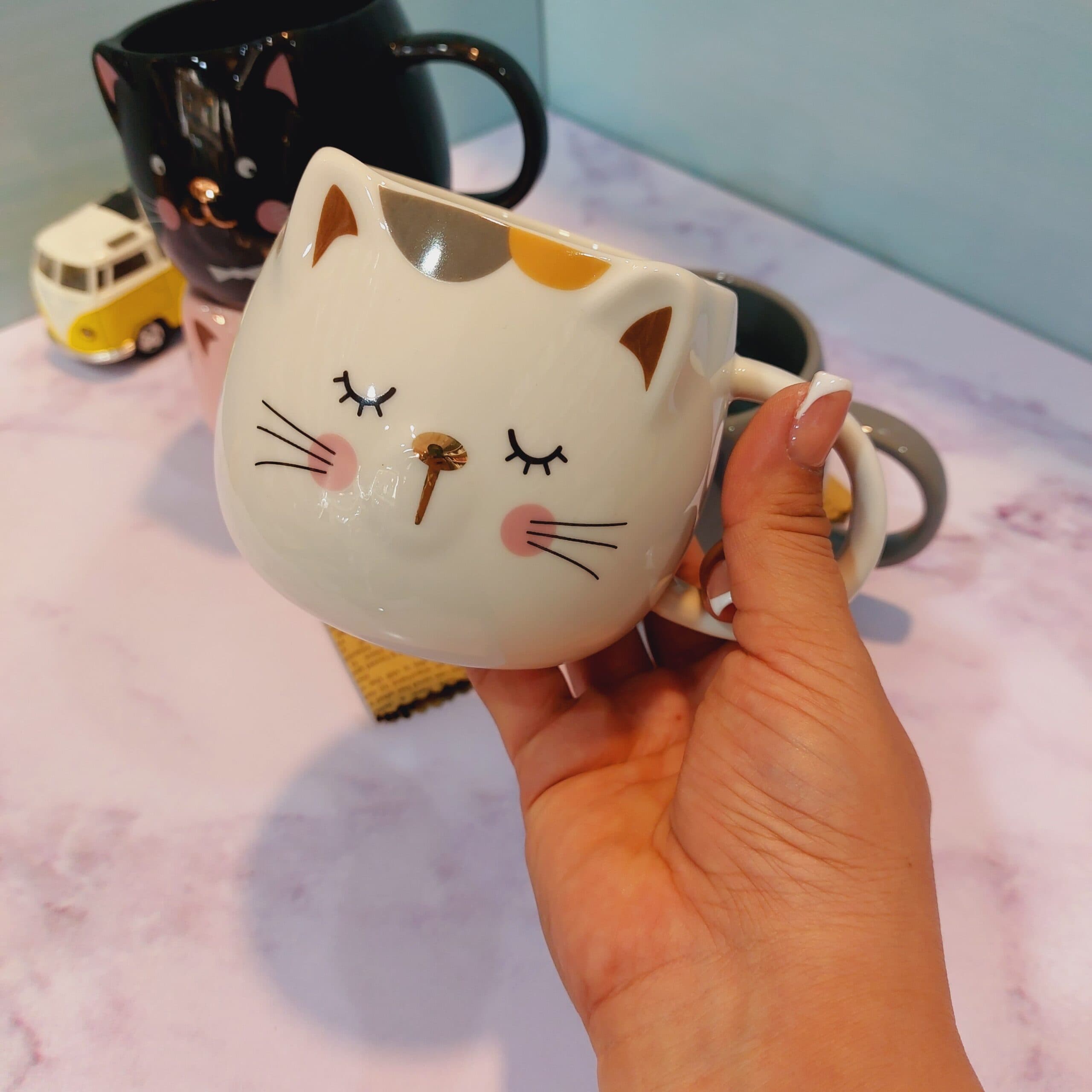 ماگ فانتزی گربه خوابالو رنگی کد 1159 — تصویر ۳