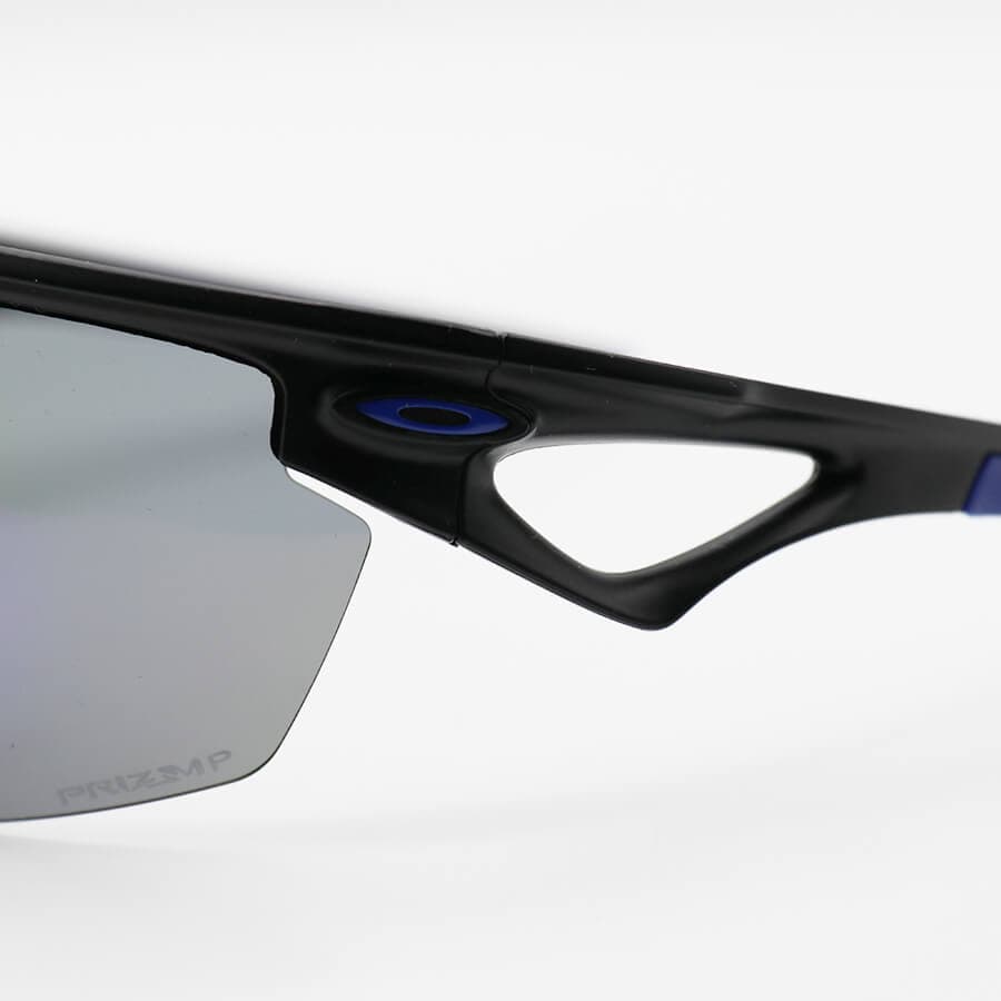 عینک ورزشی پلاریزه OAKLEY با فریم مشکی مات، از جنس کائوچو و لنز آینه‌ای و آبی رنگ مدل E-3804 — تصویر ۸