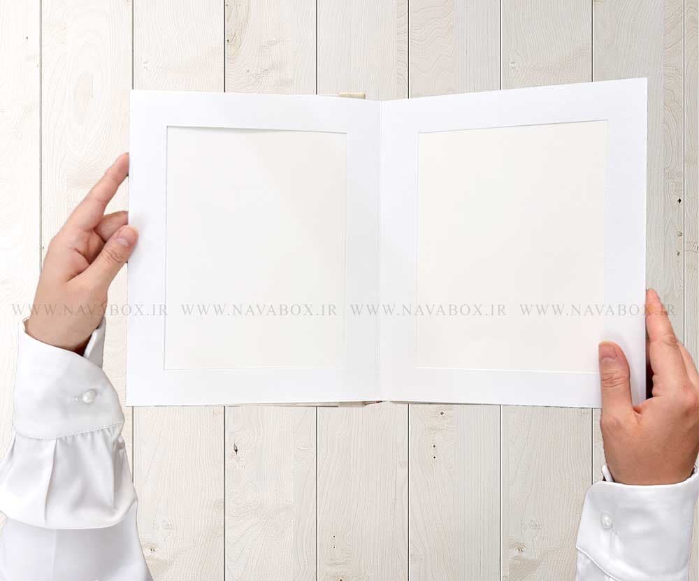 آلبوم عکس فریم ‌دار ۴۰ عکسی 21×16 طرح دختربچه خندون و پروانه — تصویر ۳