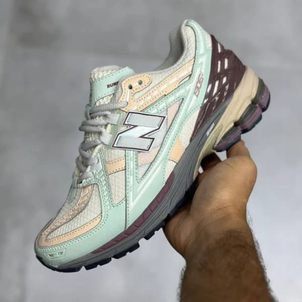 کفش نیوبالانس ۱۹۰۶U سبز نعنایی کرم قهوه ای New Balance 1906U Clay Ash Licorice M1906ND