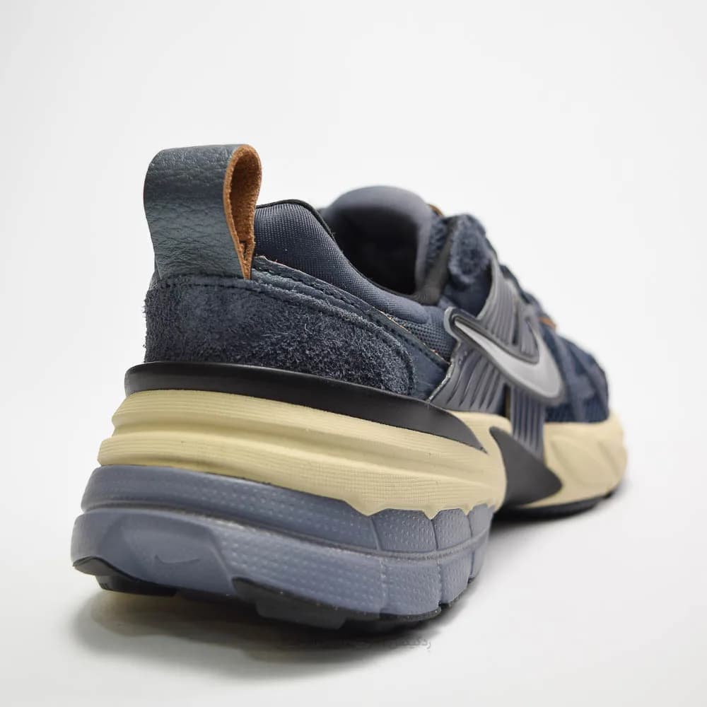 کتونی Nike مدل V2K Run – FN6703-400 — تصویر ۸