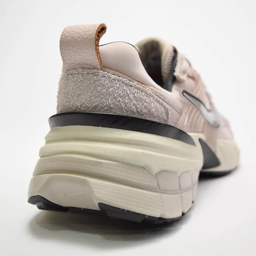 کتونی Nike مدل V2K Run – FN6703-001 — تصویر ۸