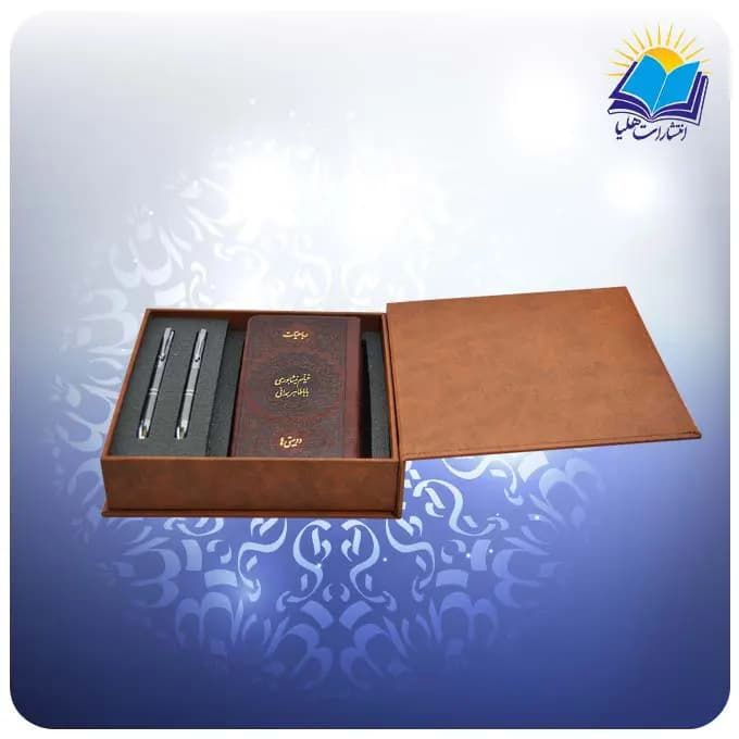 خيام و بابا طاهر پالتويی چرم با دوخودكار با ساک هدیه ترمه (كد 190377) — تصویر ۲