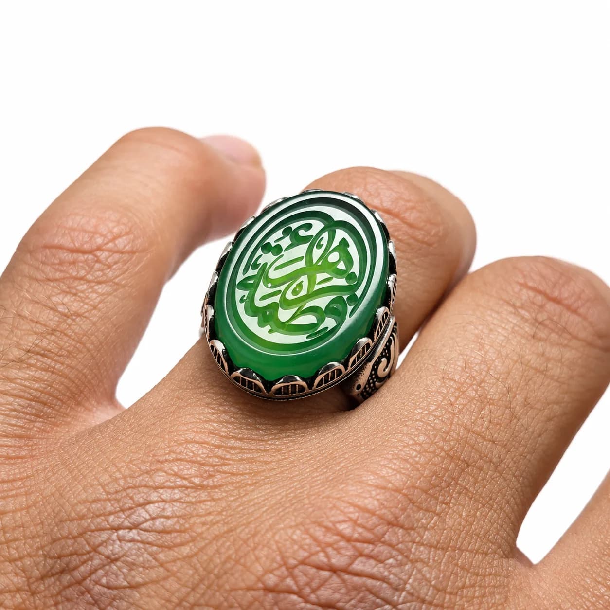 انگشتر مردانه نقره روس عقیق سبز طبیعی حکاکی فاطمه الزهرا (س) — تصویر ۲