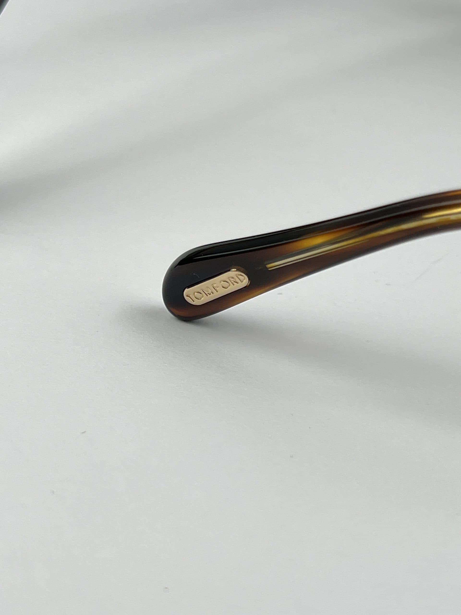 TOM FORD MODRL TF884 01A SUNGLASSES عینک آفتابی تامفورد مدل TF884 01A — تصویر ۷