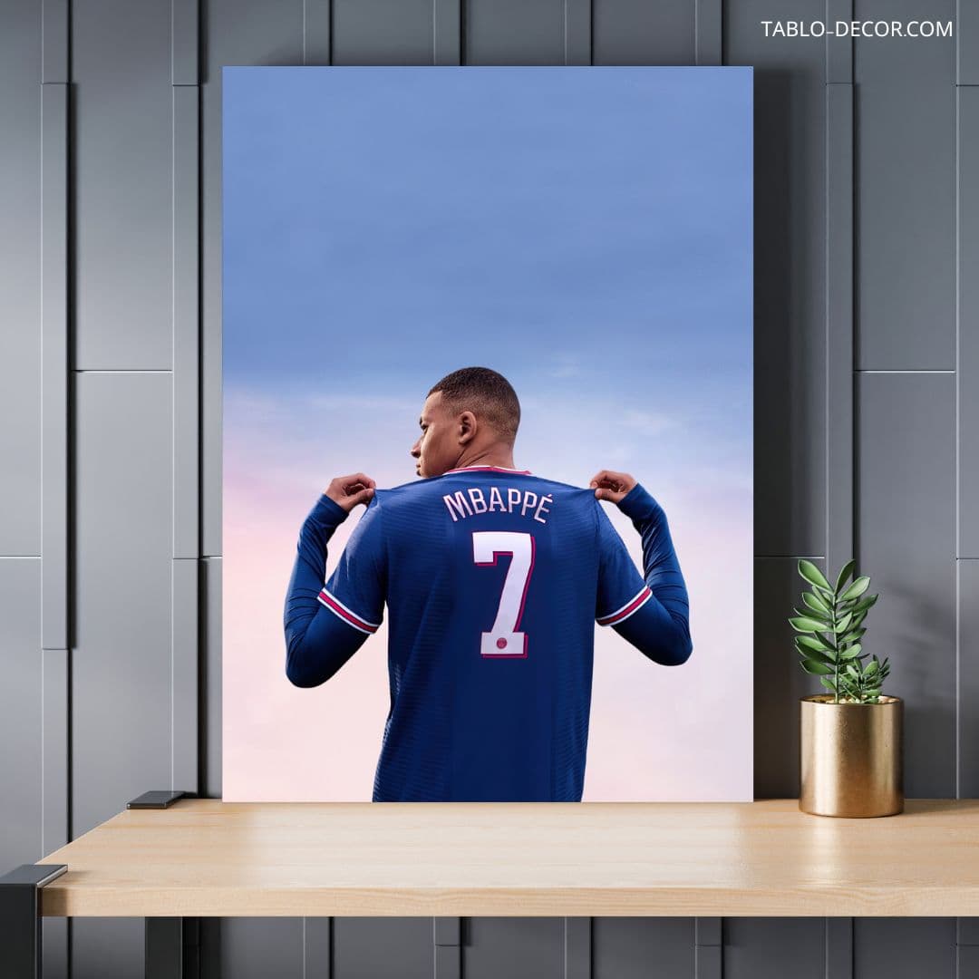 تابلو امباپه بازیکن قوی Mbappe is a strong player