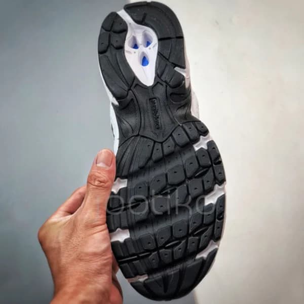 کفش نیوبالانس سفید مشکی New Balance 530 White Black Details — تصویر ۴