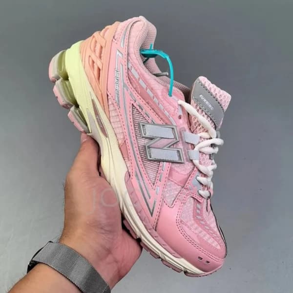 کفش نیوبالانس 1906 صورتی کرم نقره‌ای New Balance 1906R Lunar New Year Pink M1906NLN