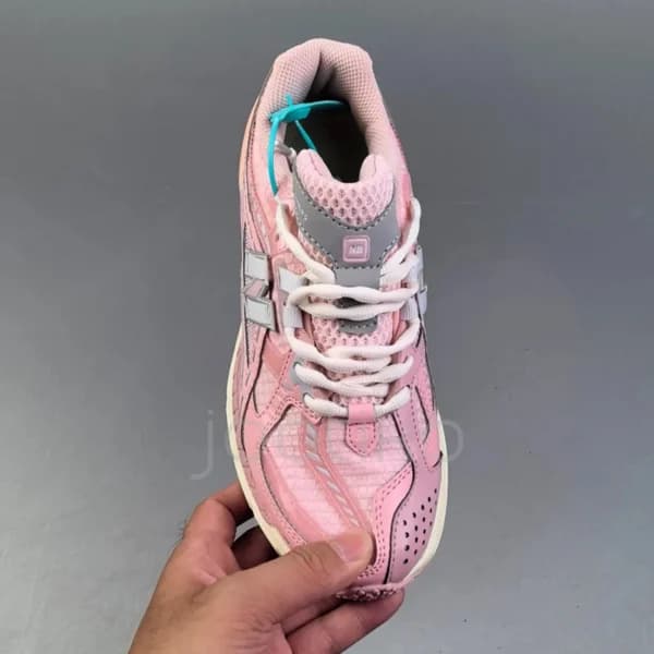 کفش نیوبالانس 1906 صورتی کرم نقرهای New Balance 1906R Lunar New Year Pink M1906NLN — تصویر ۳