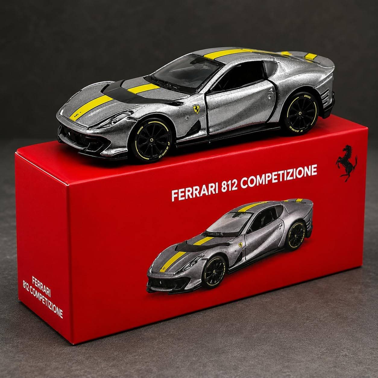 ماکت ماشین فراری 812 Competizione نقره‌ای مقیاس 1به 64 Bburago