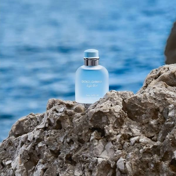 عطر دولچه گابانا لایت بلو او اینتنس پور هوم ادوپرفیوم مردانه 100 میل — تصویر ۳