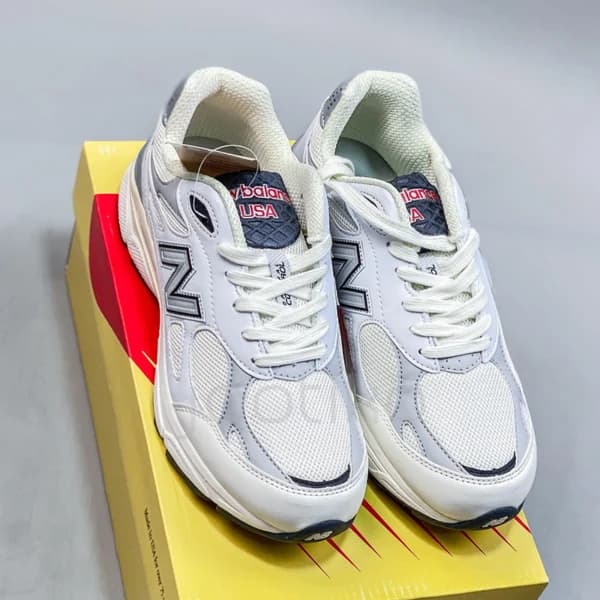کفش نیوبالانس مردانه New Balance 990 v3 MiUSA Teddy Santis Sea Salt — تصویر ۲