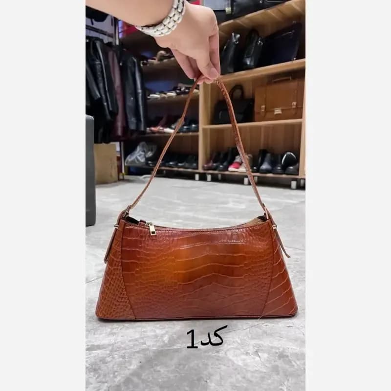 کیف دوشی و دستی چرم طبیعی گاوی مدل شاندیز سایز 24×15 رنگی