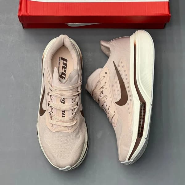 نایک پگاسوس پلاس صورتی کرم قهوه‌ای Nike Pegasus Plus 2 — تصویر ۲