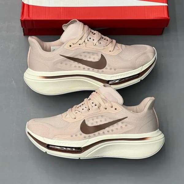 نایک پگاسوس پلاس صورتی کرم قهوه‌ای Nike Pegasus Plus 2
