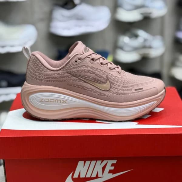 نایک ومرو پلاس صورتی زرگلد Nike Vomero Plus Particle Pink Rose Gold — تصویر ۲