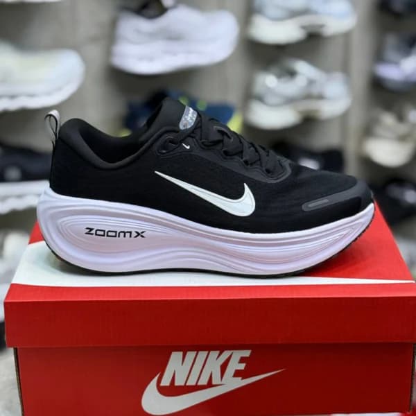 نایک ومرو پلاس مشکی سفید Nike Vomero Plus Black White — تصویر ۲