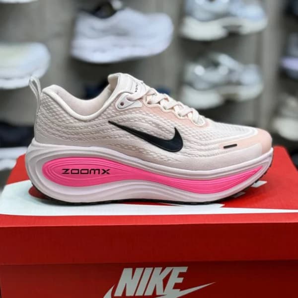 نایک ومرو پلاس هایپر صورتی Nike Vomero Plus Hyper Pink — تصویر ۲