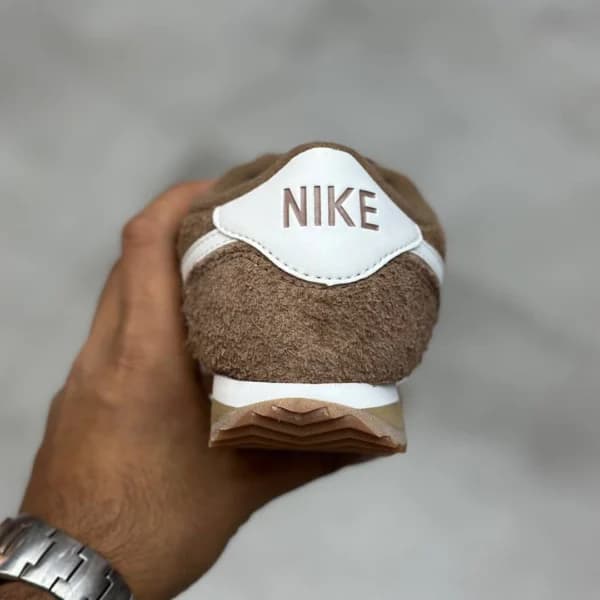 نایک کورتز قهوه‌ای سفید Nike Cortez Vintage Medium Curry FJ2530-200 — تصویر ۵
