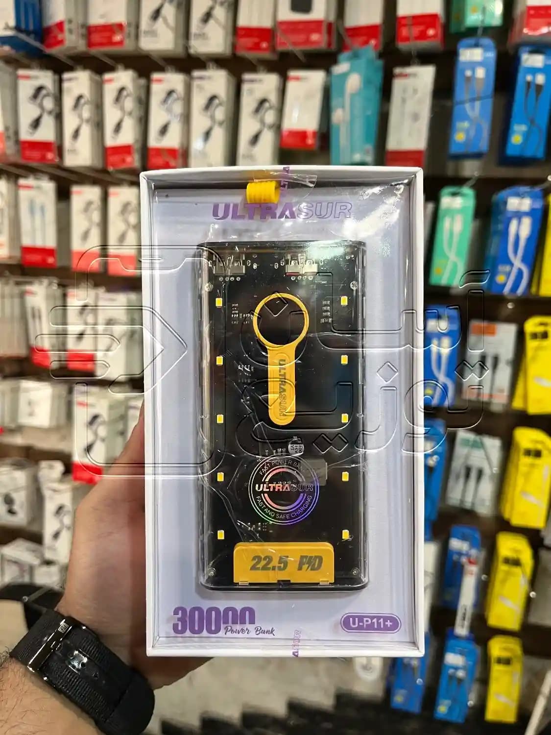 پاوربانک 30000 میلی آمپر اولتراسور Ultrasur مدل P11+ خروجی 22.5 وات سوپر فست شارژ دارای چراغ اضطراری 4 حالته + 4 کابل سرخود با گارانتی 1 ساله آسان توزیع — تصویر ۵