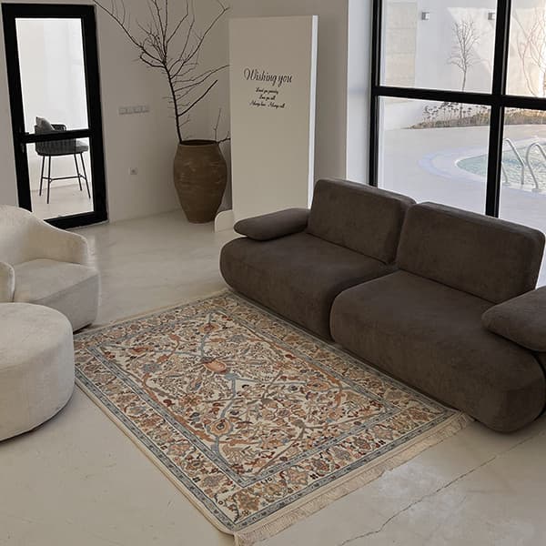 فرش ماشینی 1200 شانه فرش صرافیان زمینه طوسی حاشیه طوسی مدل باغستان بیجار — تصویر ۳