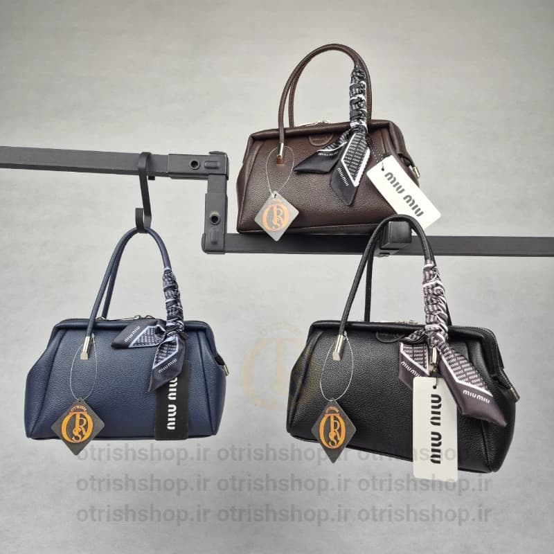 کیف زنانه دستی چرمی فرم فلزی (چرم صنعتی شرانگ، بند دوشی قابل تنظیم، ابعاد متوسط) — تصویر ۳