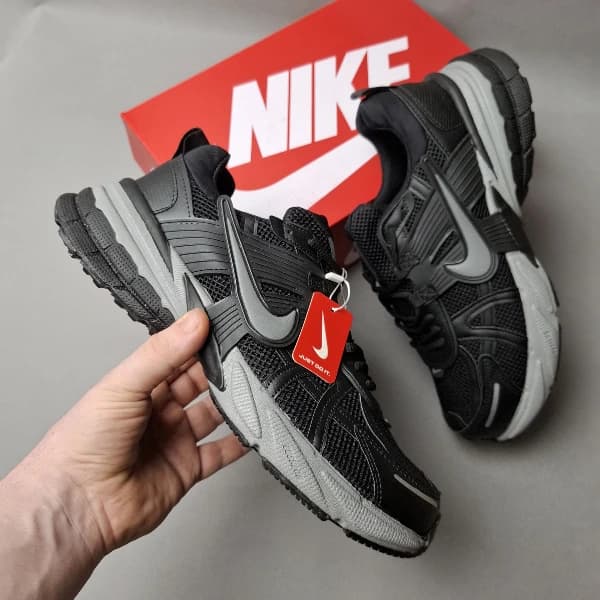 کتونی نایک وی تو کی تمام مشکی زنانه و مردانه زیره eva نرم و سبک(nike v2k)