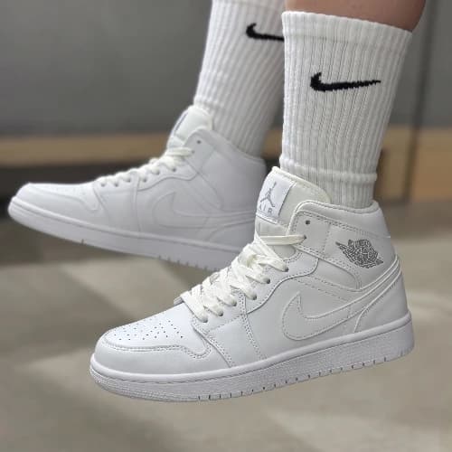 کتونی نایک جردن ساقدار سفید زنانه و مردانه زیره nbr عطری نرم(nike) — تصویر ۲