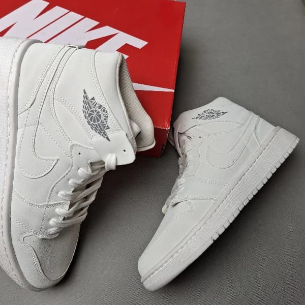 کتونی نایک جردن ساقدار سفید زنانه و مردانه زیره nbr عطری نرم(nike) — تصویر ۳