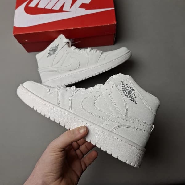 کتونی نایک جردن ساقدار سفید زنانه و مردانه زیره nbr عطری نرم(nike)