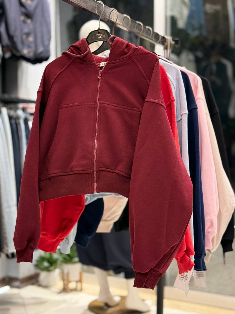 ⁨ bershka کراپ سوئیشرت کلاهدار — تصویر ۶