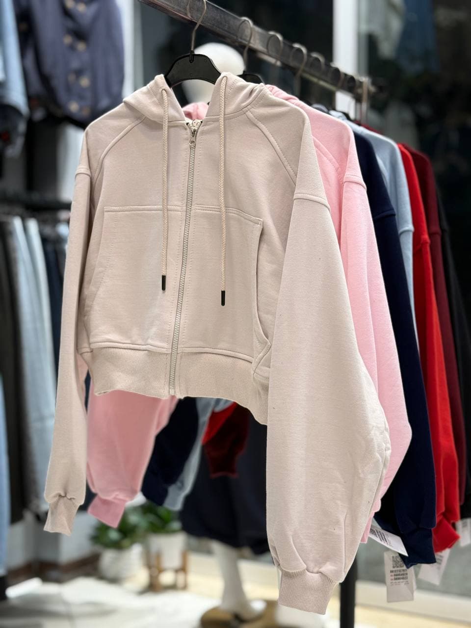 ⁨ bershka کراپ سوئیشرت کلاهدار — تصویر ۲
