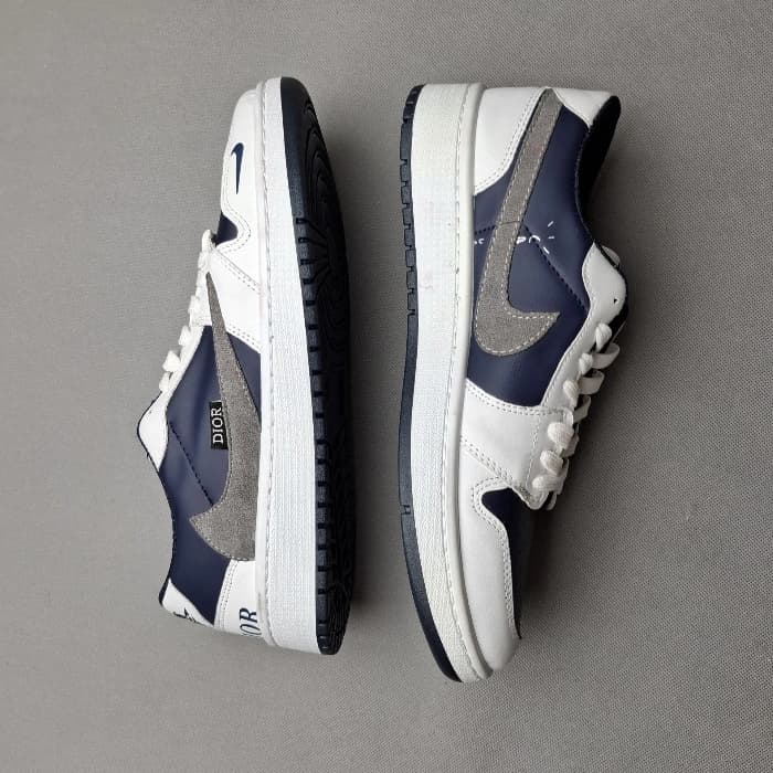 کتونی نایک ترویس دیور زنانه و مردانه زیره nbr عطری نرم (nike) — تصویر ۳